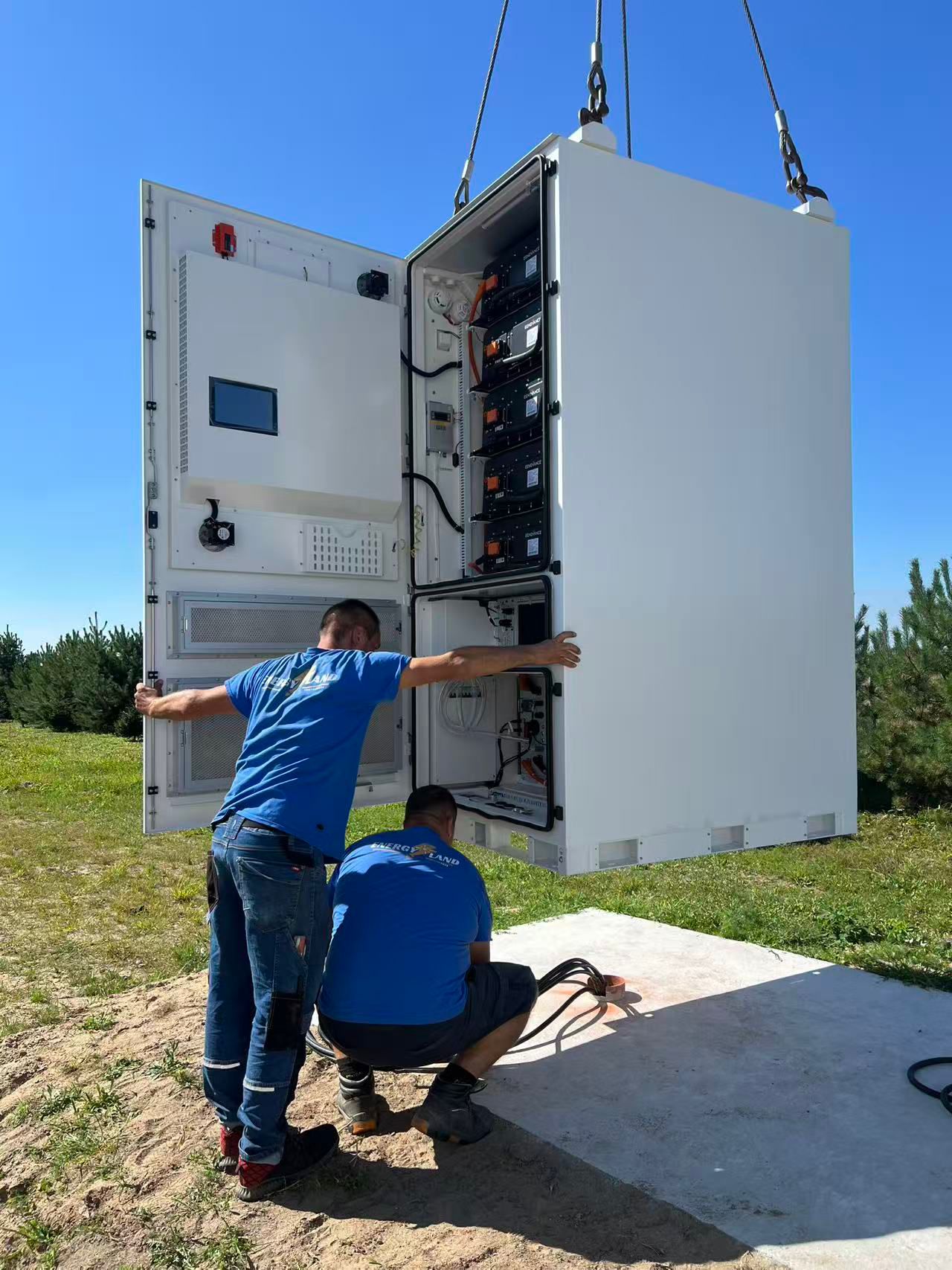 Sistem de Stocare Energie Industrială 261 kWh – Ideal pentru Hale și Fabrici