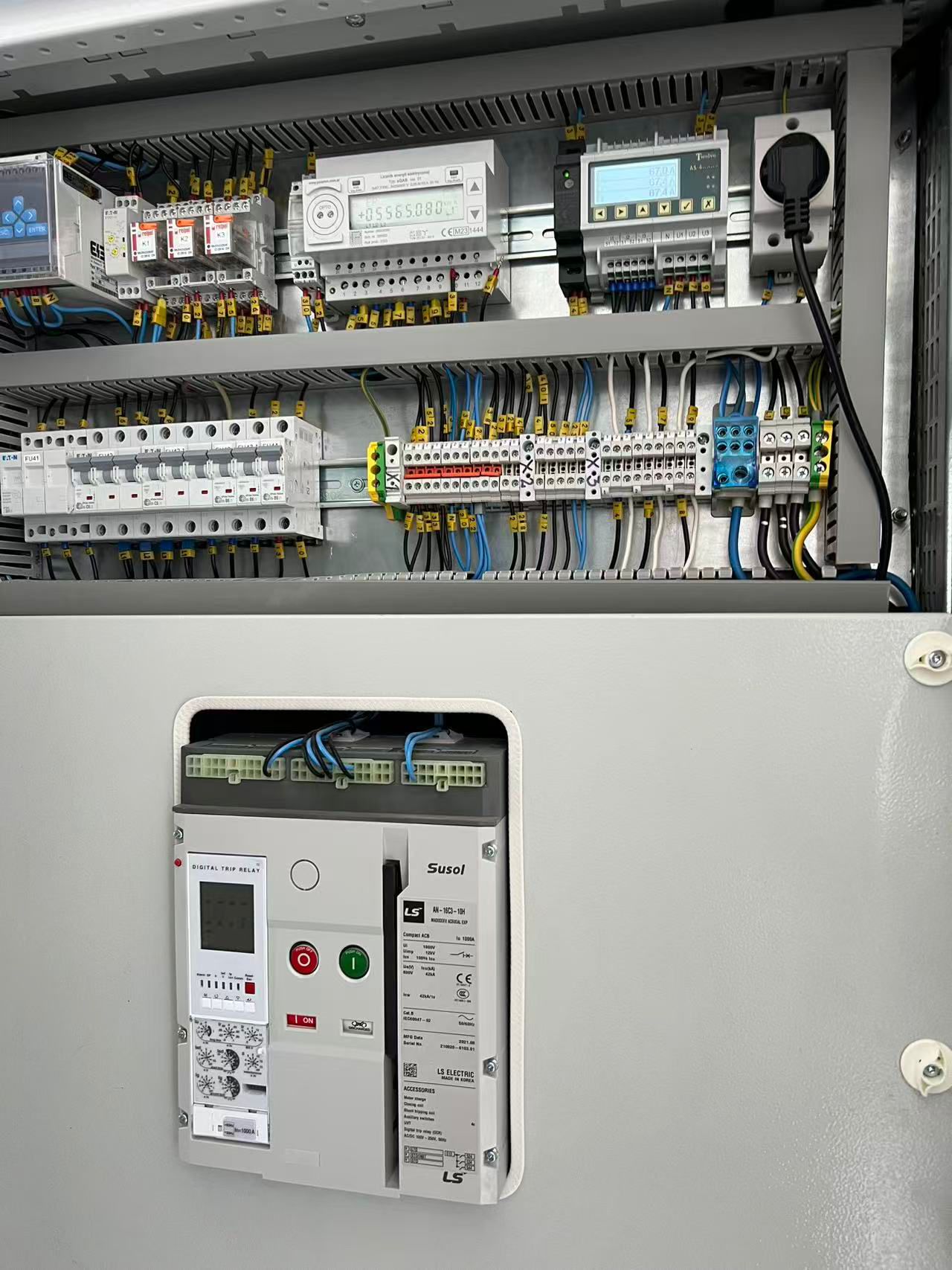 Sistem de Stocare Energie Industrială 261 kWh – Ideal pentru Hale și Fabrici