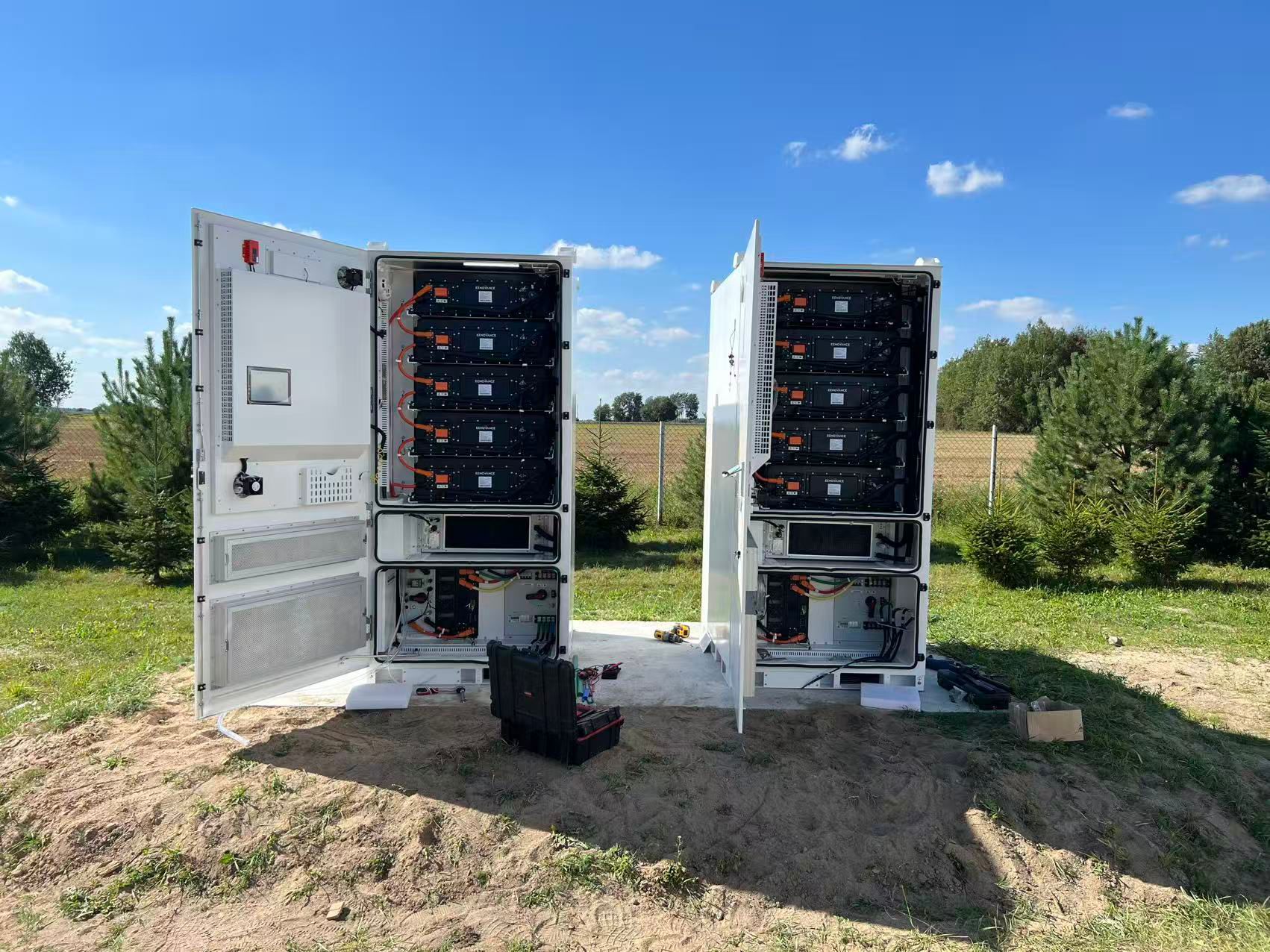 Sistem de Stocare Energie Industrială 261 kWh – Ideal pentru Hale și Fabrici